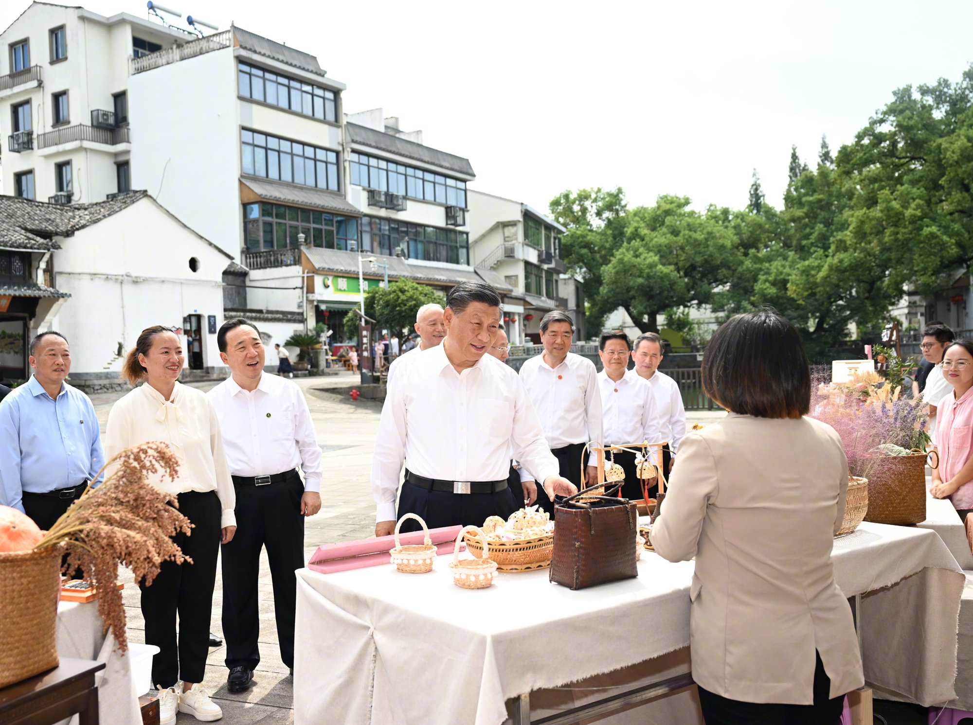 习近平在浙江金华市考察调研